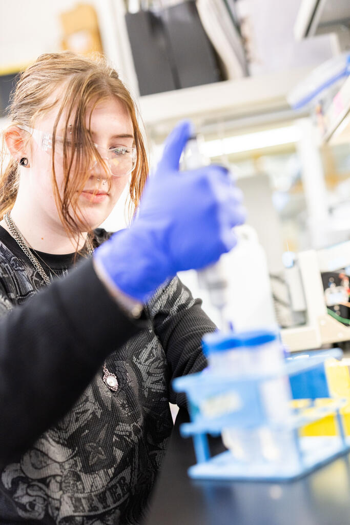 Senior Mackenzie Marshall prepares samples for LC/MS analysis as part of her work developing a new workflow for protein-stability measurements.