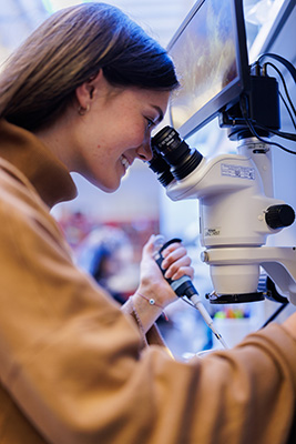 Student looks in microscope