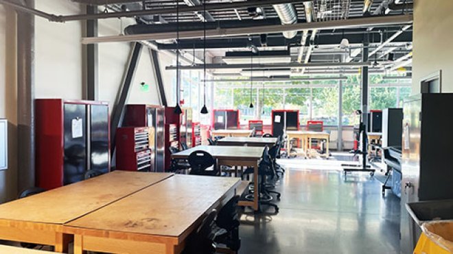 SELB100 Lab space showing lab benches and tool boxes