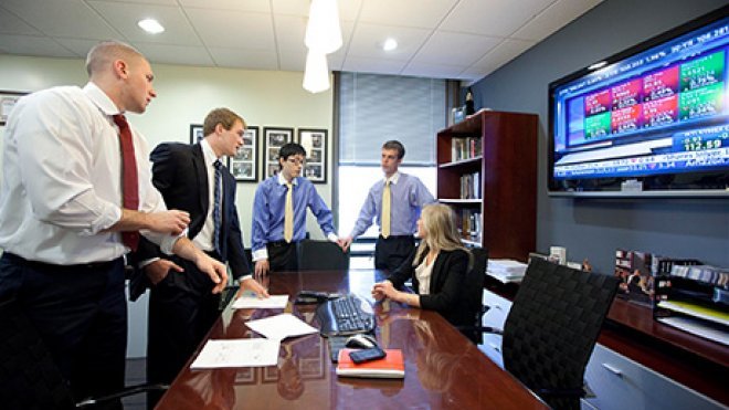 Students working in the trading room.