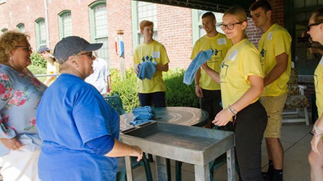 Students volunteer at Franklin Court Assisted Living & Independent Living facilities in Bristol.
