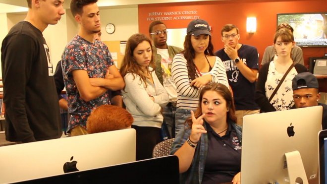 Emily Parratt shows first-year students the RWU Library