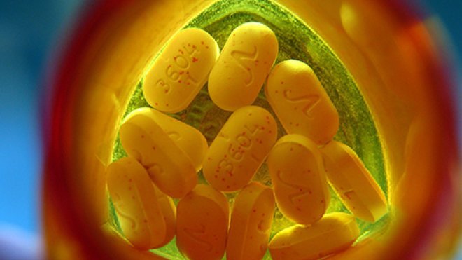 A photo of opioid pills