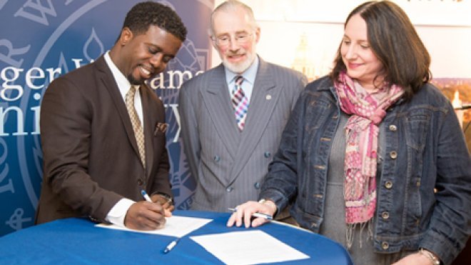 Stakeholders sign contract