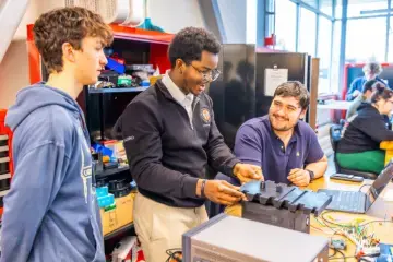 Students collaborate on engineering project