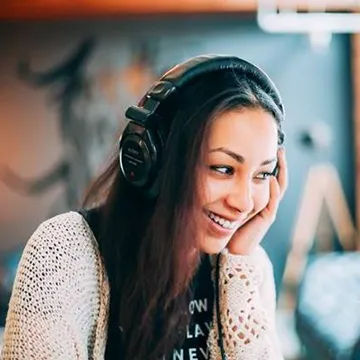 Headshot of Samantha Duncan