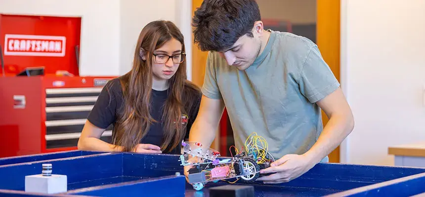 Students build an electronic car