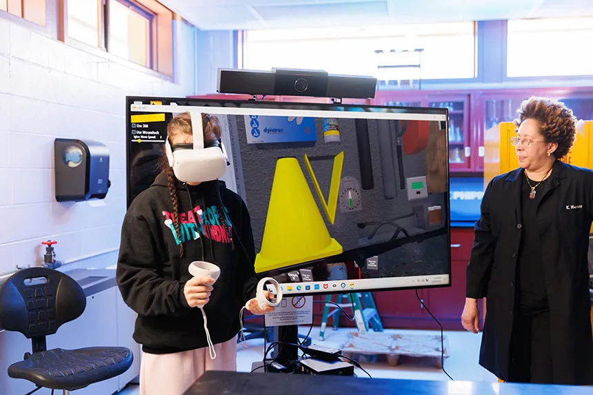A student using a VR crime scene program in Professor Karla-Sue Marriott's class.