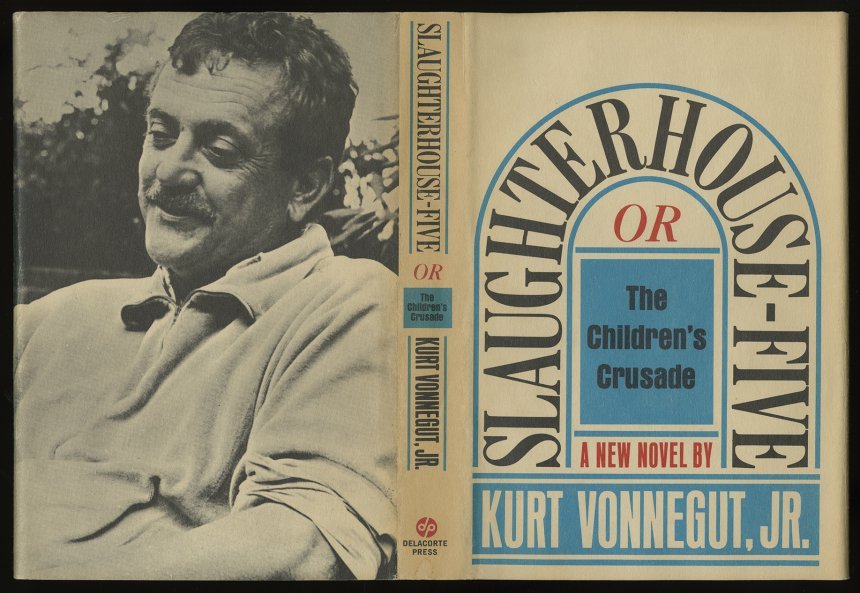 Cover of first edition of Slaughterhouse-Five