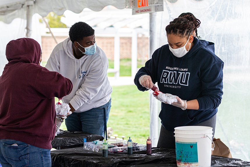 Students tie-dying 